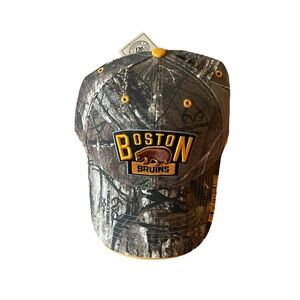 Boston Bruins Camouflage Cap NWT
